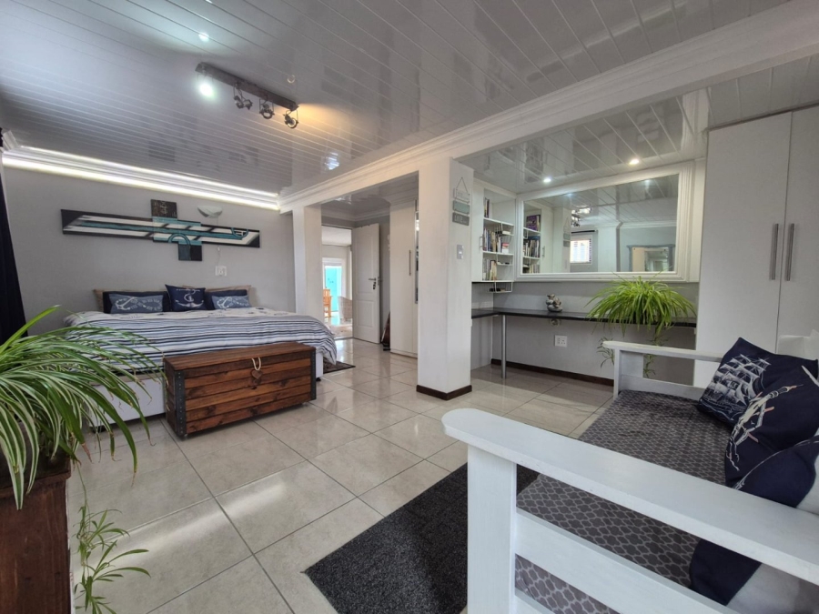4 Bedroom Property for Sale in Stilbaai Wes Western Cape